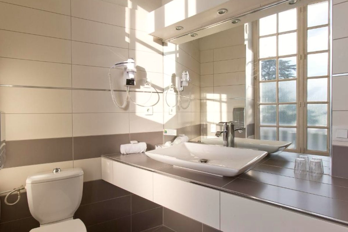 Château la Commaraine view 3