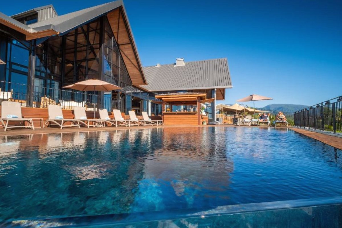 Diana Dea Lodge view 4