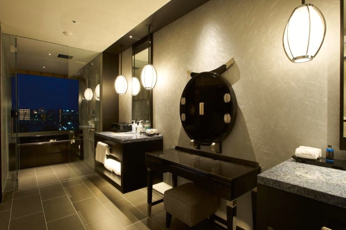 Espacio Nagoya Castle view 3