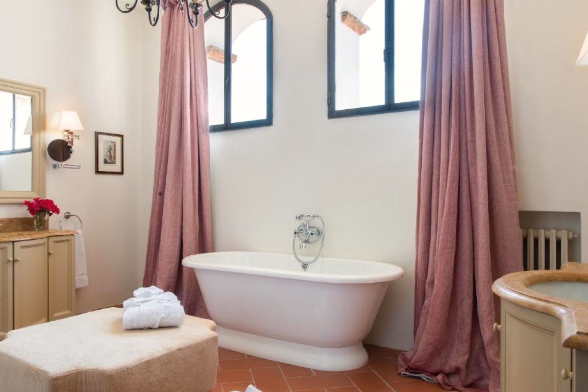 Viesca Toscana view 3