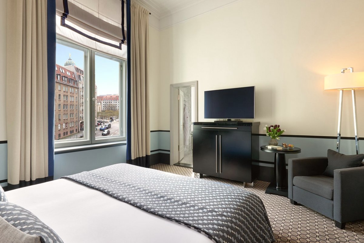 Four Seasons Hotel Berlin view 3
